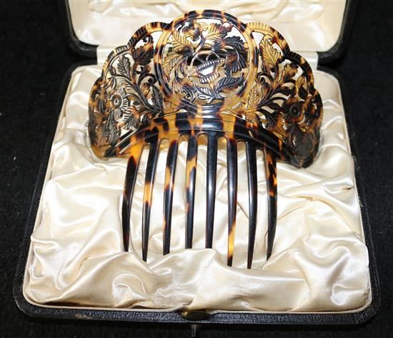 Cased tortoishell hair comb